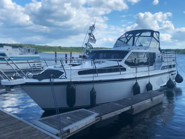 Bareboat Rental Houseboat MY with a boat licence