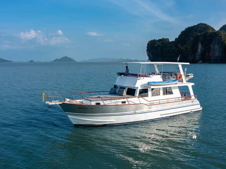 Bareboat Rental Motorboat Grand Banks with a boat licence