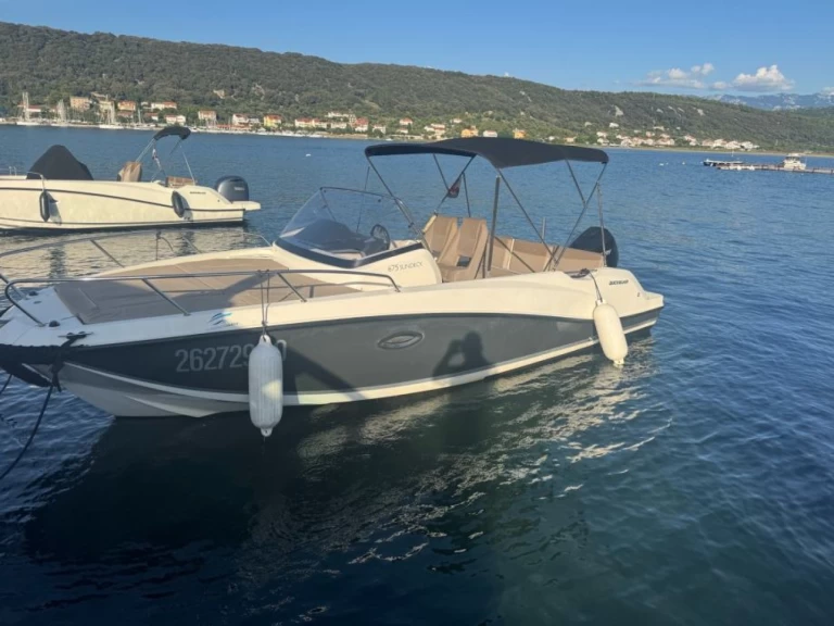 Quicksilver Activ 675 Sundeck charter bareboat or captained in  Rab