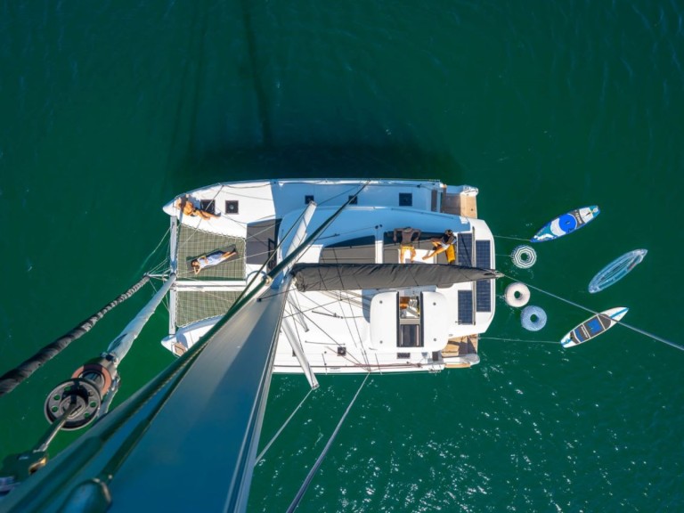 Catamaran rental in Palma de Mallorca - Lagoon Lagoon 43