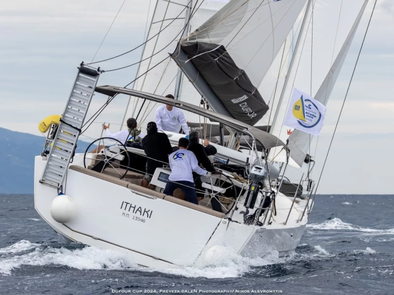 Boat rental Dufour Dufour 430 Grand Large in Préveza on Samboat