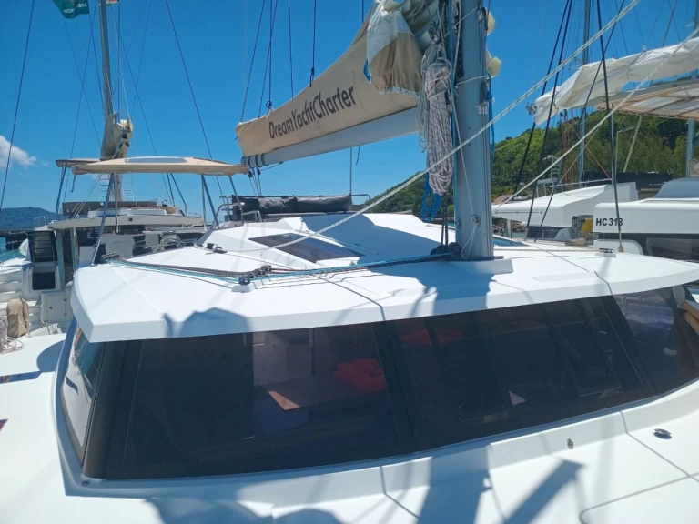 Catamaran rental in Praslin Island - Fountaine Pajot Saona 47