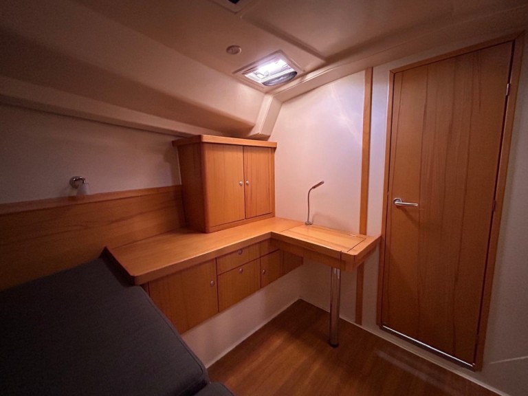 Sailboat for rent Seget Donji at the best price