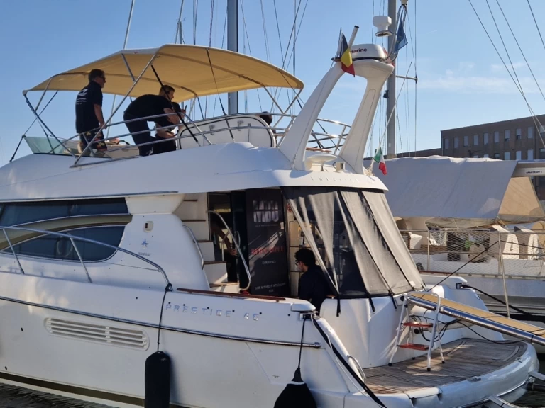 Boat rental Jeanneau Prestige 460 Fly in Umag on Samboat