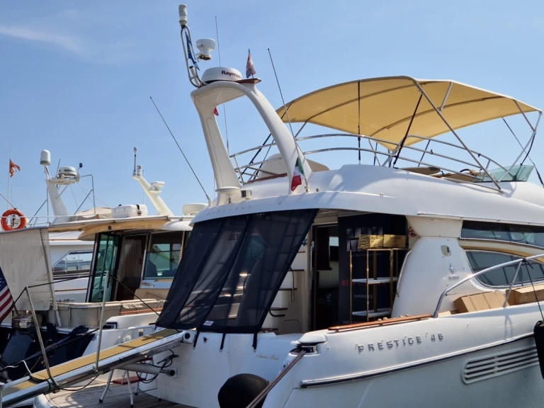 Motorboat rental with or without captain Jeanneau Umag