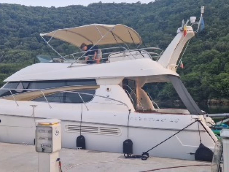 Bareboat Rental Motorboat Jeanneau with a boat licence