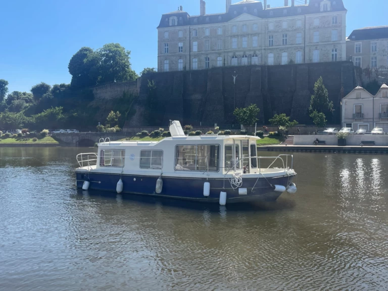 Houseboat rental in Sablé-sur-Sarthe - Jeanneau Classic Couple 2-6 p.