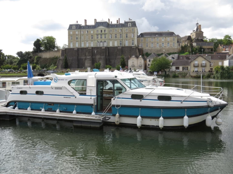 Houseboat for rent Grez-Neuville at the best price