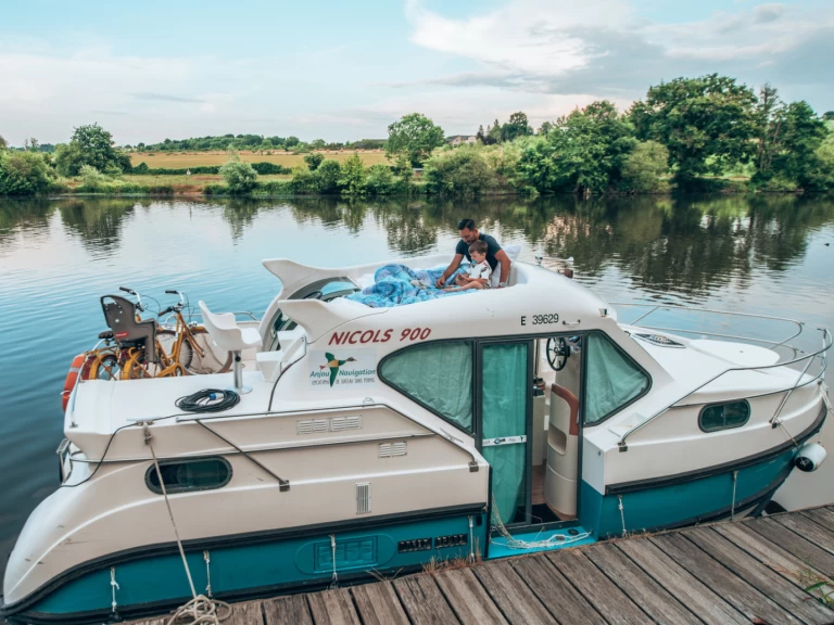 Nicols Yacht Confort Family 4-7 p. in Sablé-sur-Sarthe on SamBoat