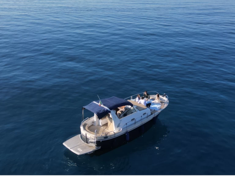 Yacht charter Sorrento cheap 9,5 cabin