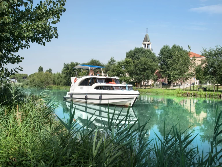 Houseboat for rent Casale sul Sile at the best price