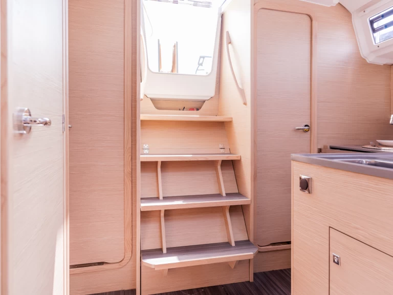 Sailboat rental in Lefkáda - Dufour Dufour 37