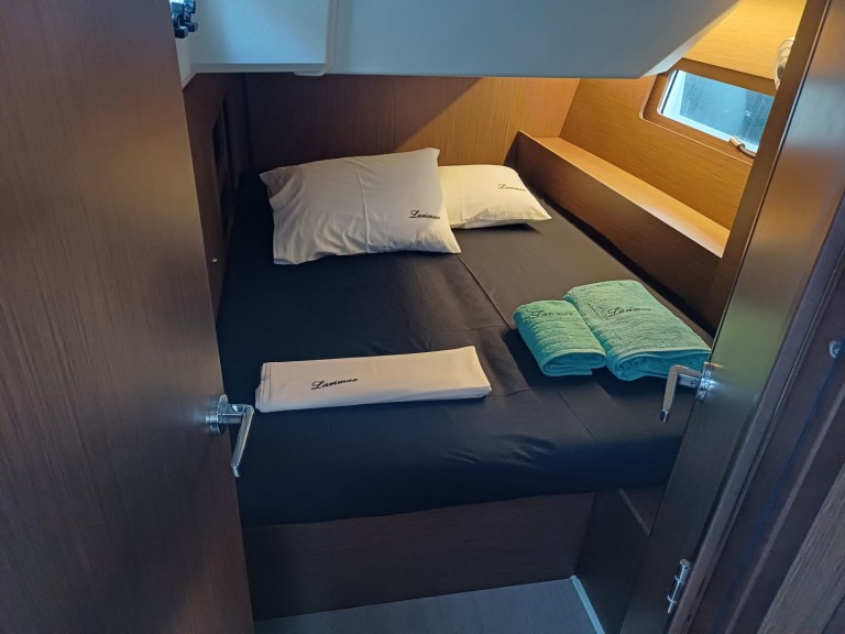 Sailboat for rent Fiskárdo at the best price