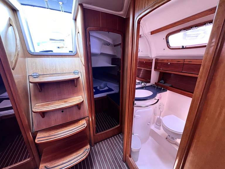 Sailboat for rent Vlycho at the best price