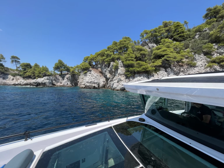 Bareboat Rental Motorboat Axopar with a boat licence