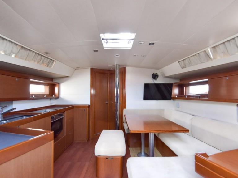 Rent a Bénéteau Oceanis 45 Pálairos