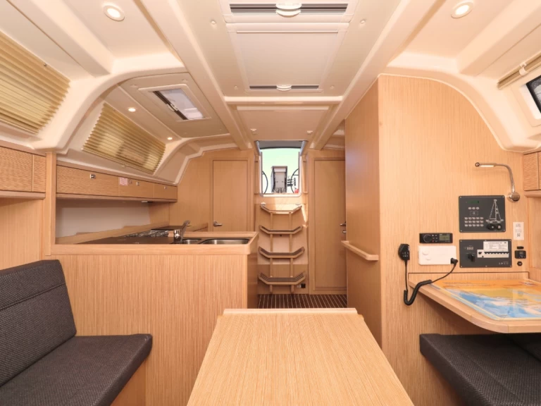 Sailboat rental in Pirovac - Bavaria Cruiser 37