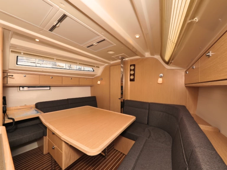 Boat rental Bavaria Cruiser 37 in Pirovac on Samboat