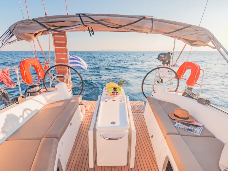 Sailboat rental in Lávrio - Jeanneau Sun Odyssey 410