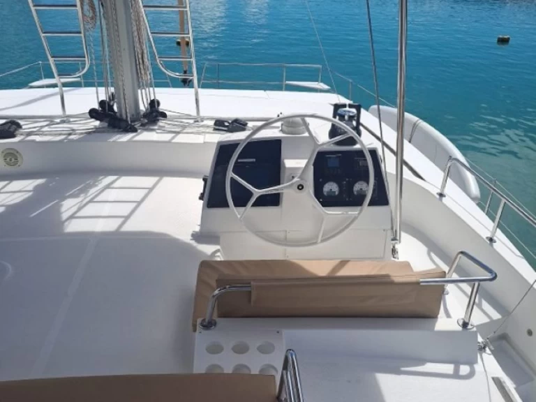 Yacht charter Praslin Island cheap Bali 4.8