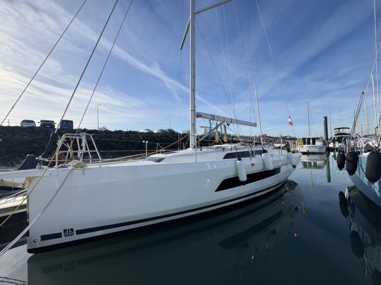Rent a Dufour Dufour 37 La Rochelle