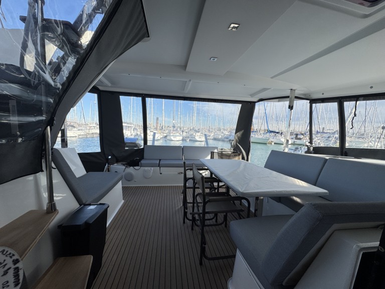 Boat rental Fountaine Pajot Isla 40 in La Rochelle on Samboat