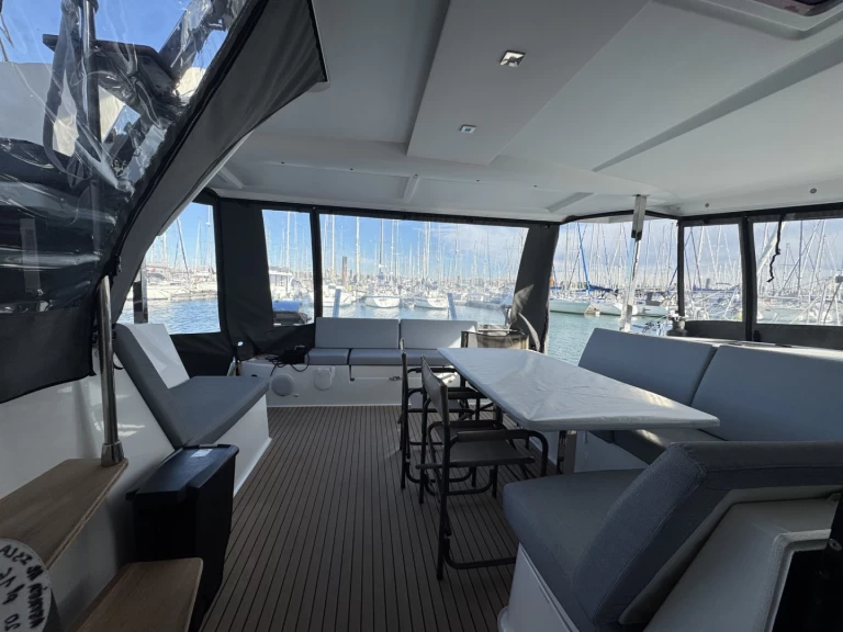 Boat rental Fountaine Pajot Isla 40 in La Rochelle on Samboat