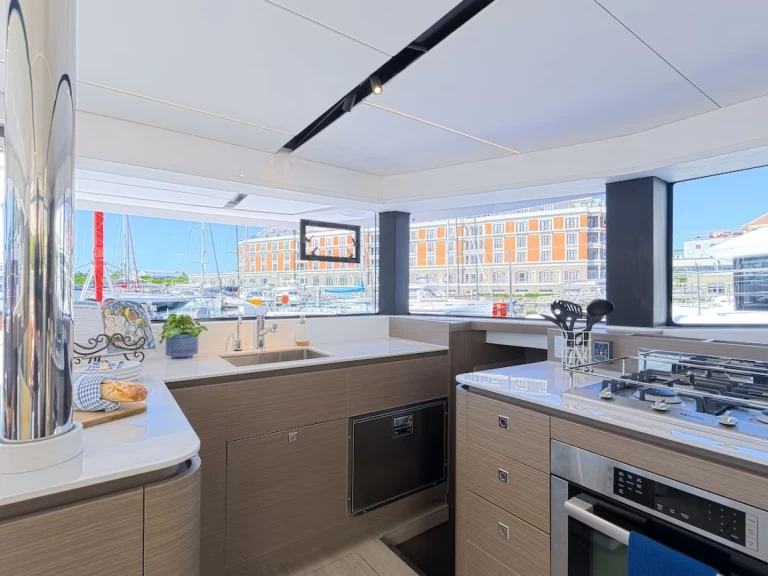 Leopard Moorings 4600 - 4 charter bareboat or captained in  Rodney Bay