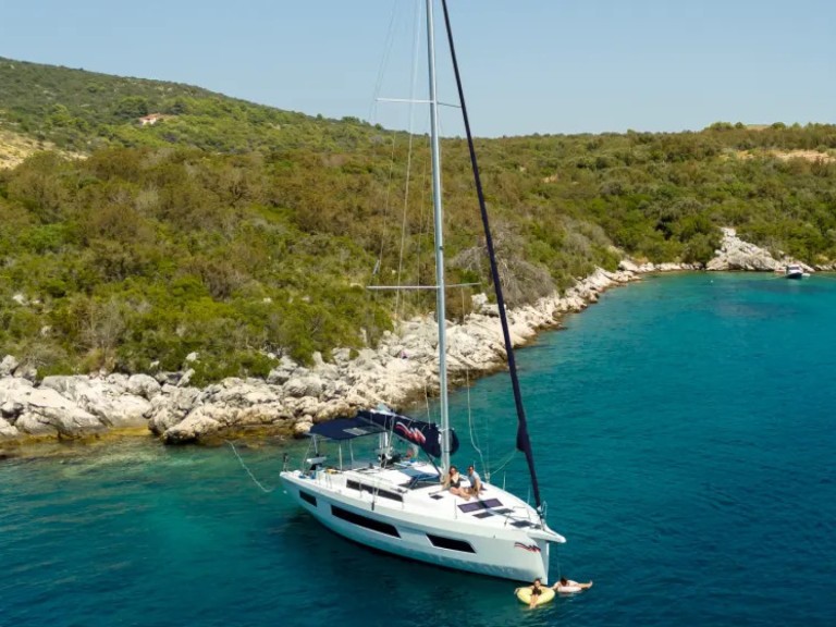 Sailboat for rent Rodney Bay at the best price