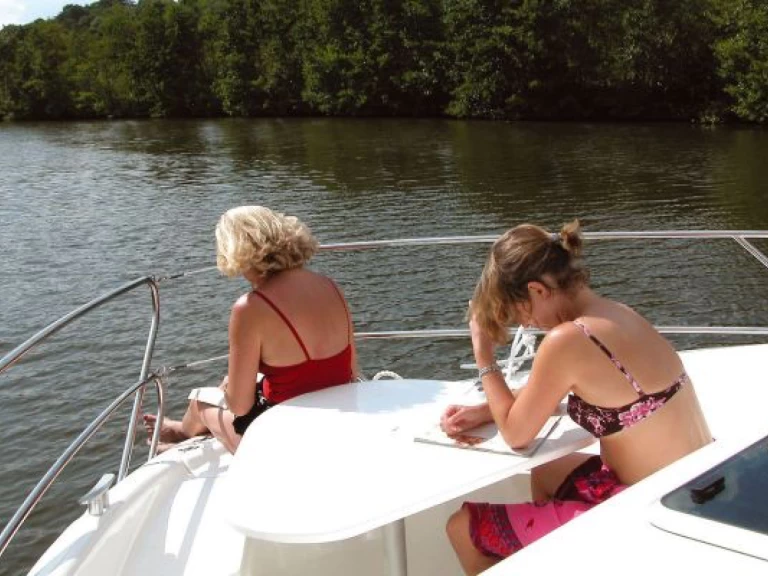 Yacht charter Bellegarde cheap 1350 B