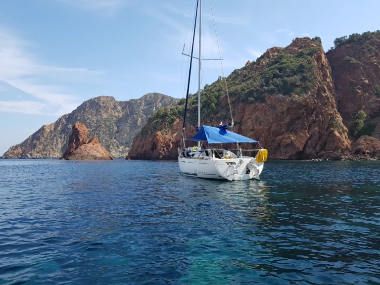 Bénéteau First 25.7 charter bareboat or captained in  Bandol