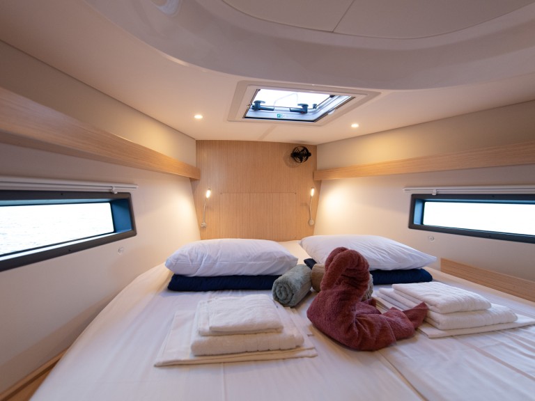 Sailboat for rent Préveza at the best price