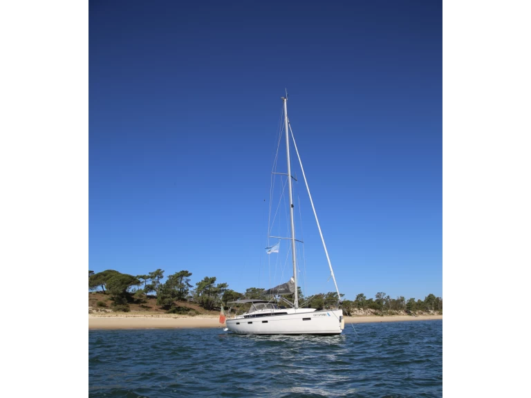 Rent a Bavaria Bavaria 41 Cruiser Style Belém