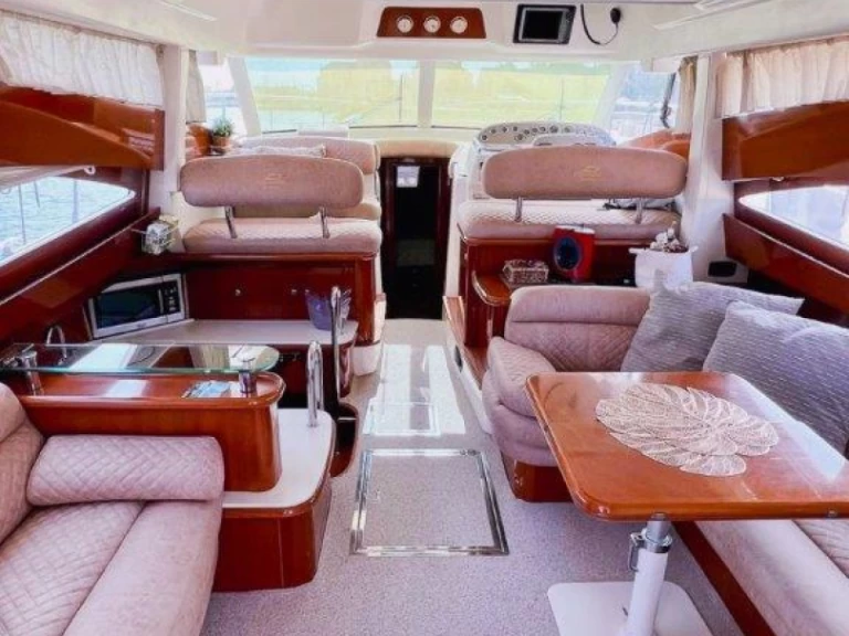 Motorboat rental with or without captain Jeanneau Podstrana