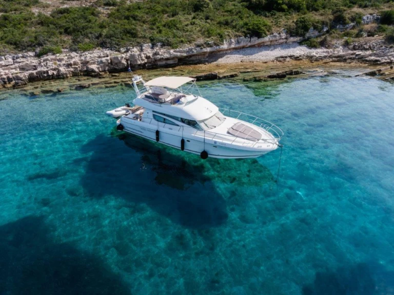 Bareboat Rental Motorboat Jeanneau with a boat licence