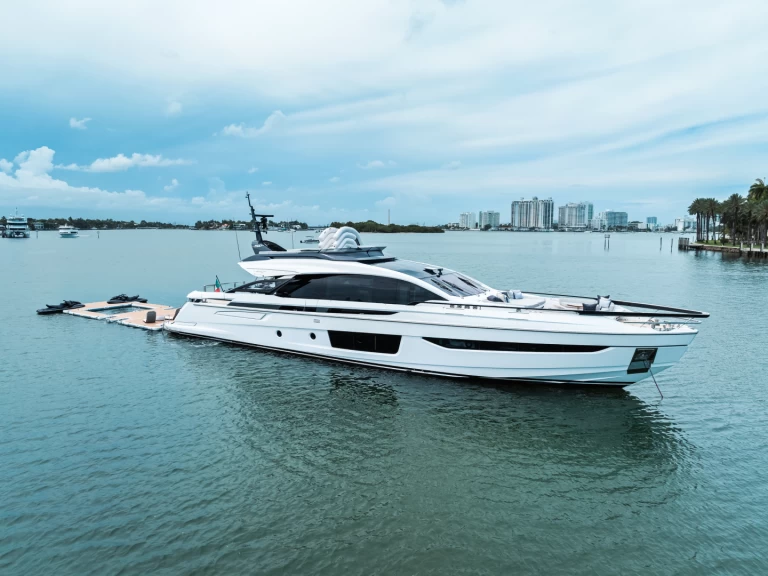 Luxury Yacht rental with or without captain Azimut Miami