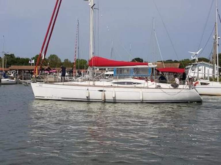 Rent a Alliaura-Marine FEELING 44 DI Quiberon