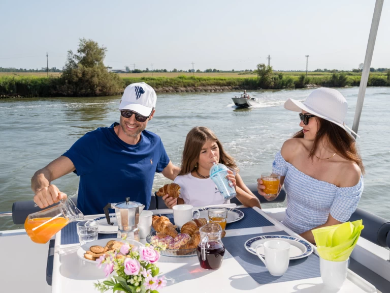 Bareboat Rental Houseboat Delphia with a boat licence