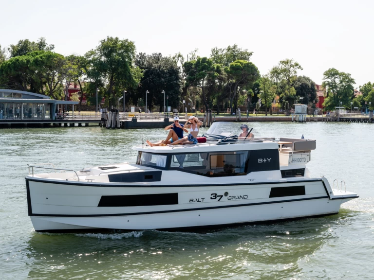 Houseboat for rent Casale sul Sile at the best price