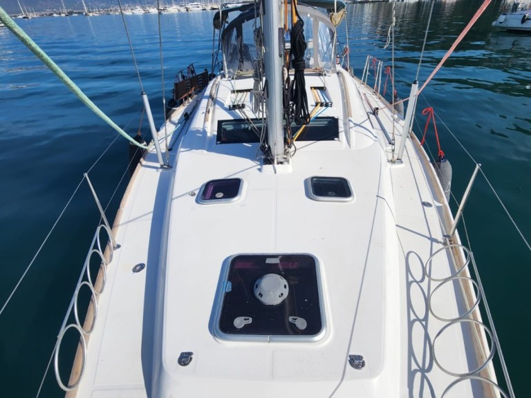 Bénéteau Beneteau Oceanis 40 Eps-Epp charter bareboat or captained in  Fethiye