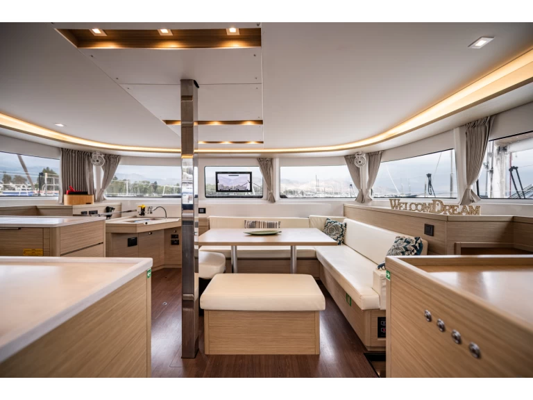 Yacht charter Lefkáda cheap Lagoon 46