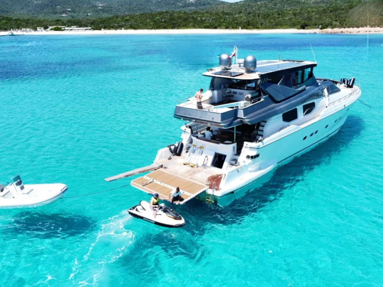 Luxury Yacht for rent Cannigione at the best price