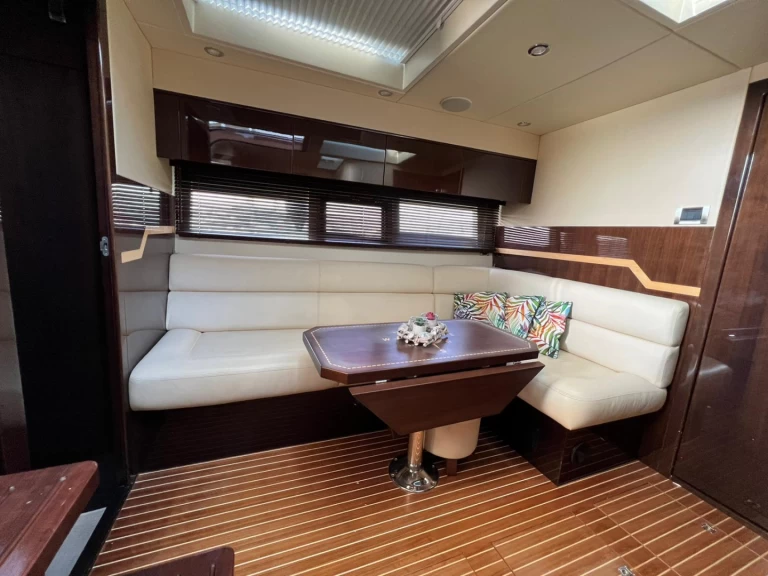 Boat rental Galeon Galeon 385 HTS in Seget Donji on Samboat