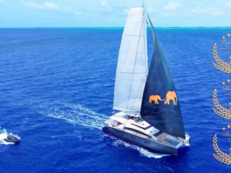 Yacht charter Caribbean cheap LITTLE GIANT