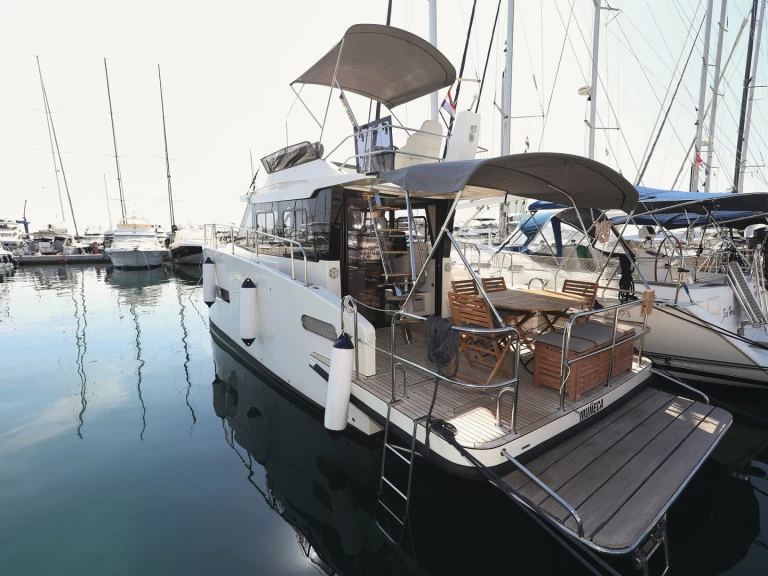 Luxury Yacht for rent Šibenik at the best price