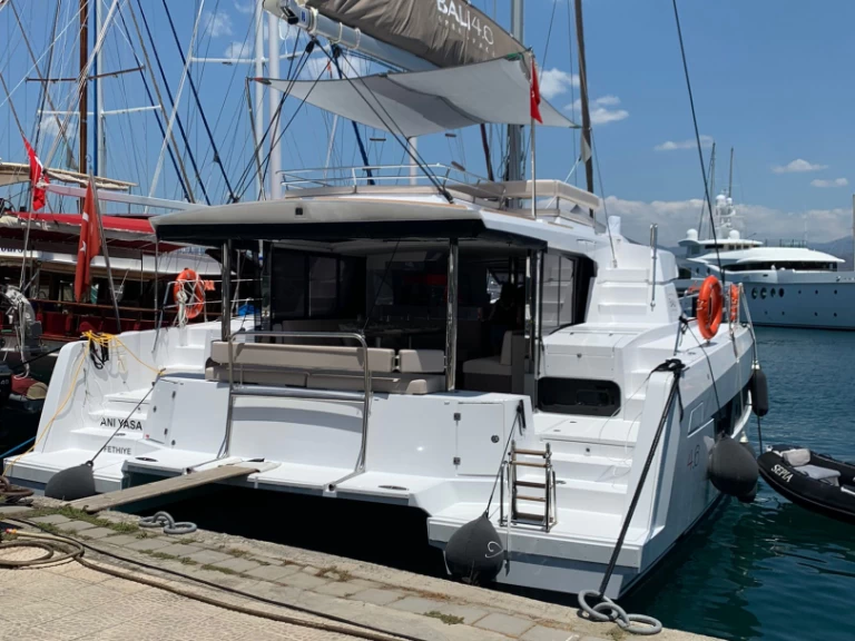 Bareboat Rental Catamaran Bali with a boat licence