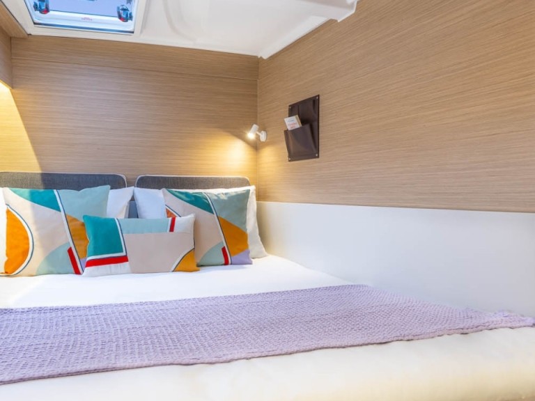 Yacht charter Ellinikó cheap Lagoon 38 - 3 + 2 cab.