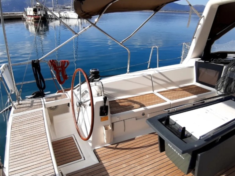 Sailboat rental in Pálairos - Bénéteau Oceanis 45