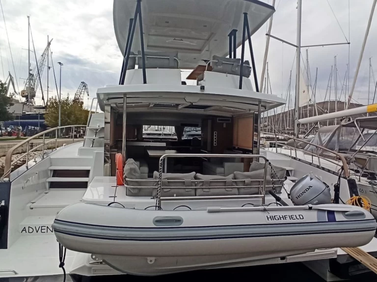Motorboat for rent Sveti Filip i Jakov at the best price