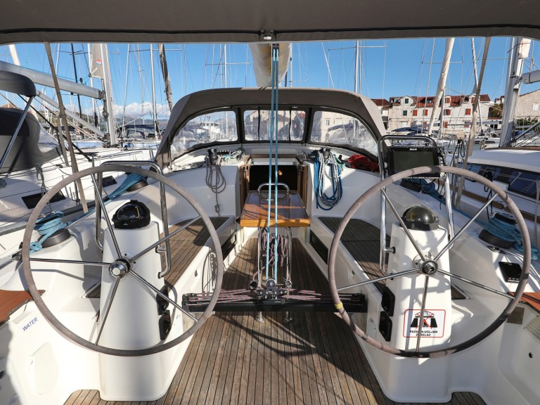 Yacht charter Primošten cheap Cruiser 40 S